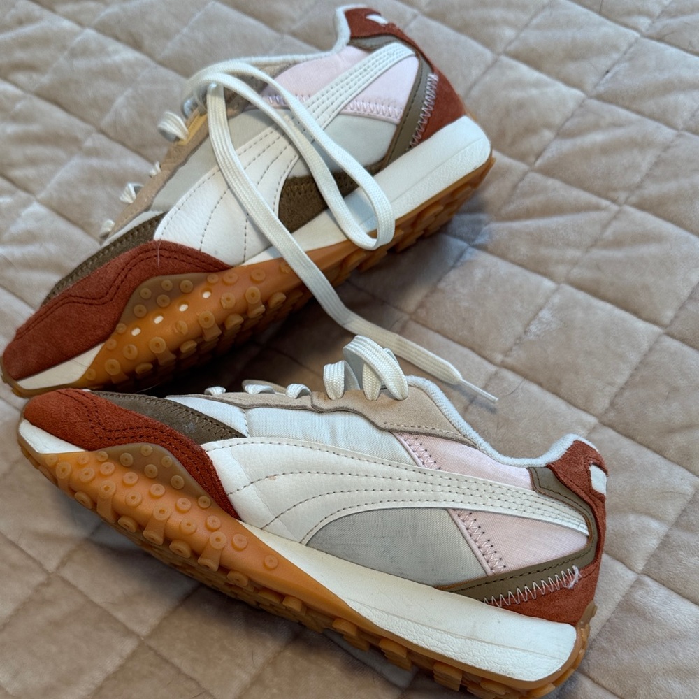 Cute Puma Multi-color Sneakers - Picture 2 of 4